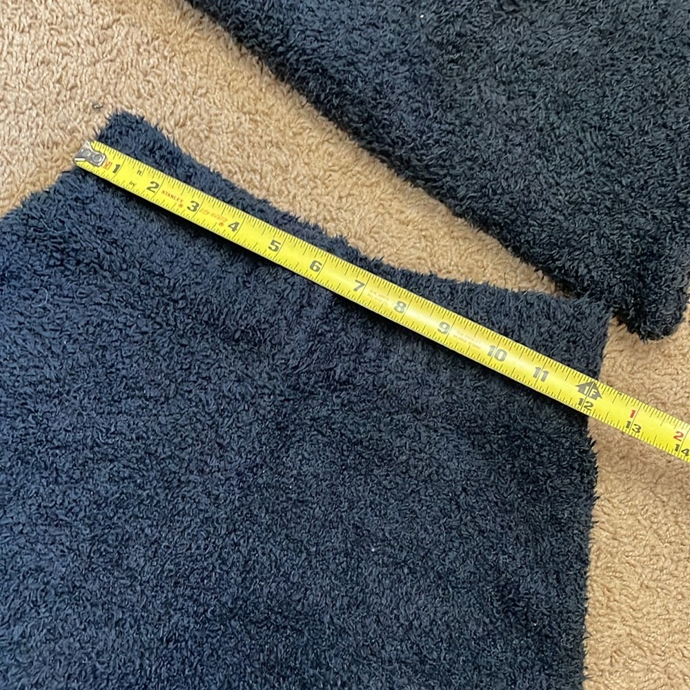 SKIMS Cozy Fuzzy Tank and Shorts Set - Picture 3 of 7